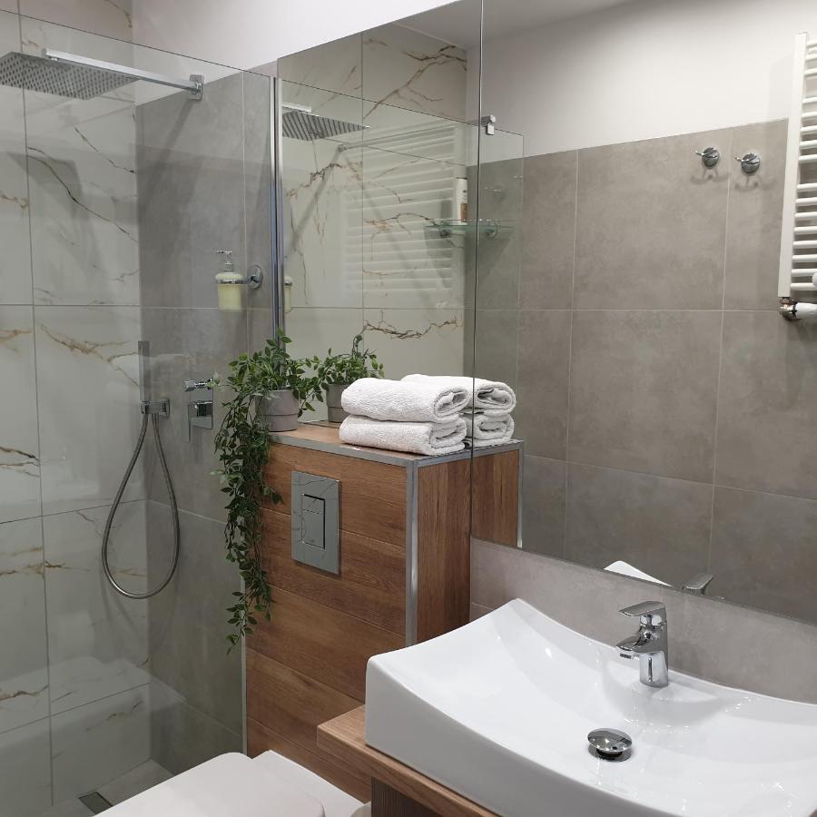 Q Apart Coral - Studio, Manufaktura, Parking Gratis, Tv Max, Fv, Gwarancja Zadowolenia Apartment Lodz  Exterior photo